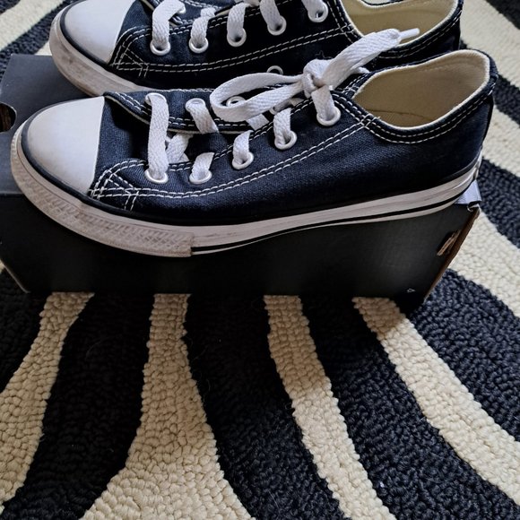 Youth Black Converse Sneakers size 13 - Picture 2 of 4